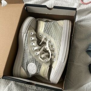 Chuck Taylor’s size 4 men’s women’s 6